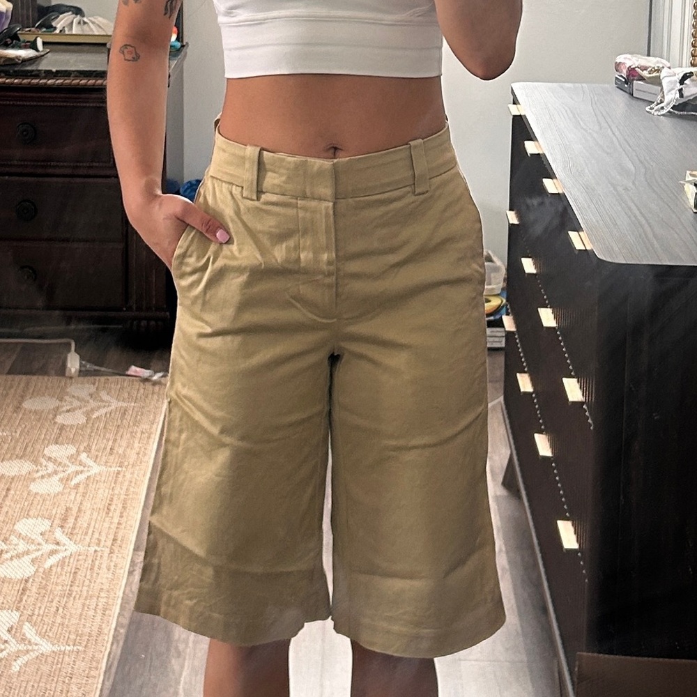 Aritzia Sunday Best Women’s Khaki Shorts